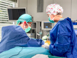 Intervenci&oacute;n de mastopexia en quir&oacute;fano